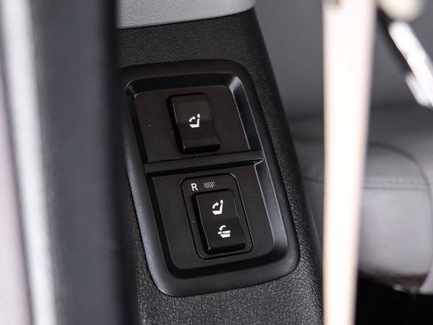 Used 2017 Toyota Sequoia Platinum AWD/4WD image 35