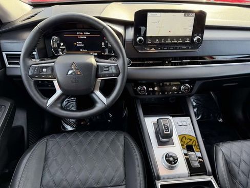 Used 2025 Mitsubishi Outlander SEL image 16