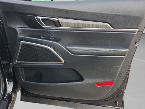 Used 2024 Kia Telluride EX w/ EX Captain's Chair Package image 30