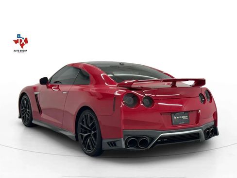 Used 2019 Nissan GT-R Premium w/ Premium Interior Package image 3