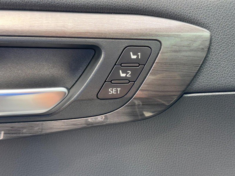 Used 2023 Toyota Highlander Limited AWD/4WD image 17