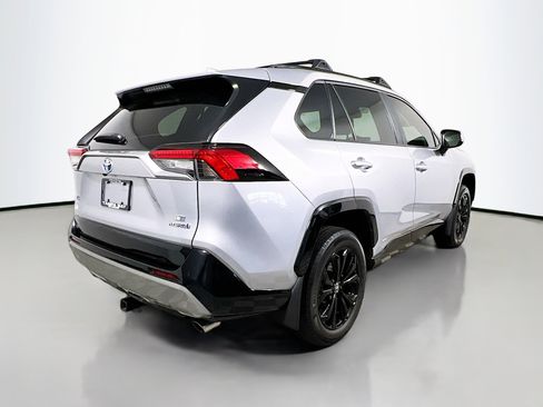 Used 2024 Toyota RAV4 SE image 4