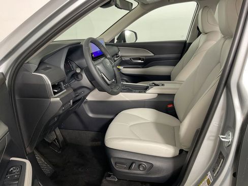 New 2026 Toyota Grand Highlander XLE image 16