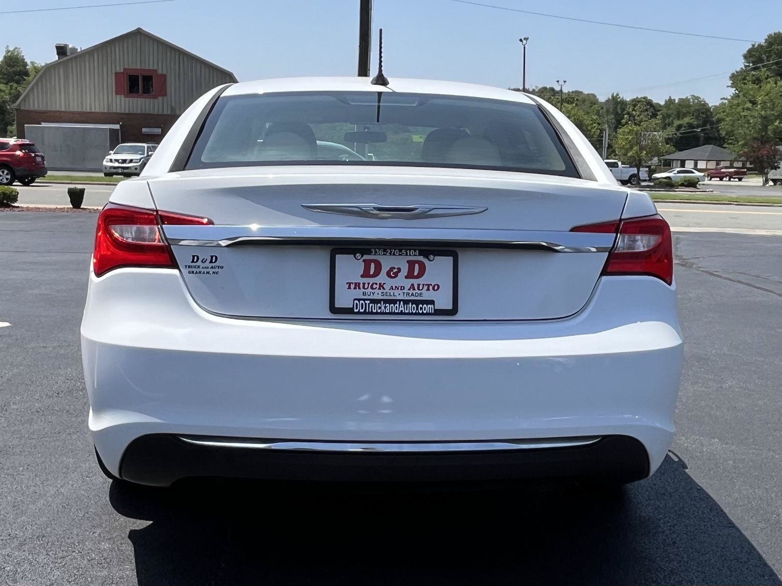 Used 2013 Chrysler 200 LX FWD image 16