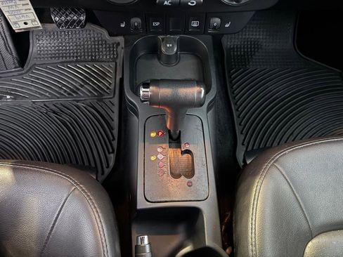 Used 2009 Volkswagen Beetle S image 28