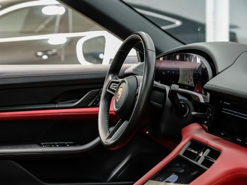 Used 2023 Porsche Taycan image 18