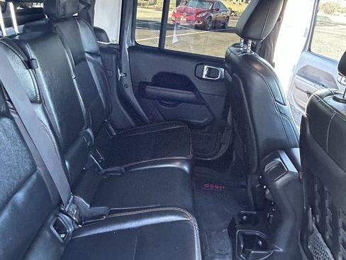 Used 2022 Jeep Gladiator Mojave w/ Cold Weather Group image 16