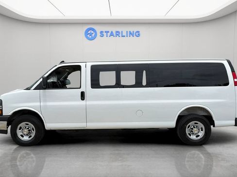 Certified 2025 Chevrolet Express 3500 LT w/ LT Preferred Equipment Group RWD image 3