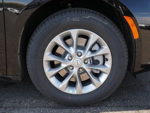 New 2026 Chrysler Pacifica Select AWD/4WD image 10