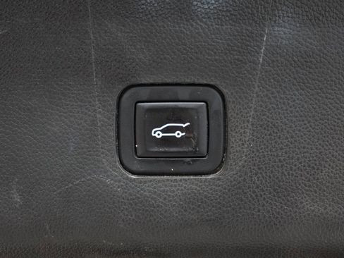 Used 2018 Chevrolet Traverse LT image 10