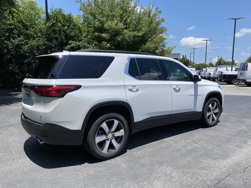 Used 2023 Chevrolet Traverse LT w/ LT Premium Package FWD image 9