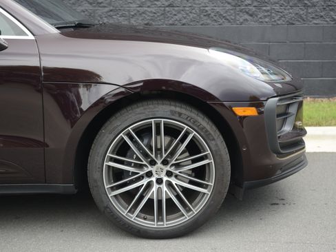 Certified 2026 Porsche Macan AWD/4WD image 11
