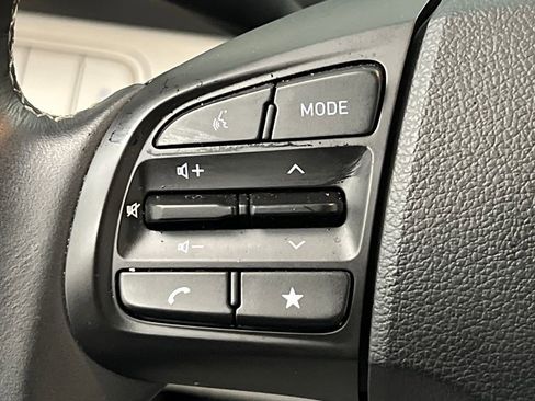 Used 2025 Hyundai Venue SEL image 37