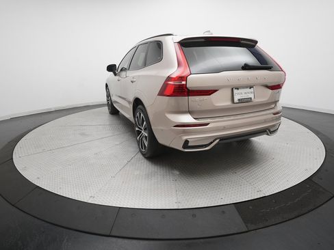 Used 2024 Volvo XC60 B5 Plus w/ Protection Package Premier image 34