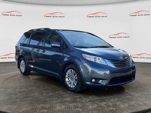 Used 2017 Toyota Sienna XLE w/ Protection Package image 3