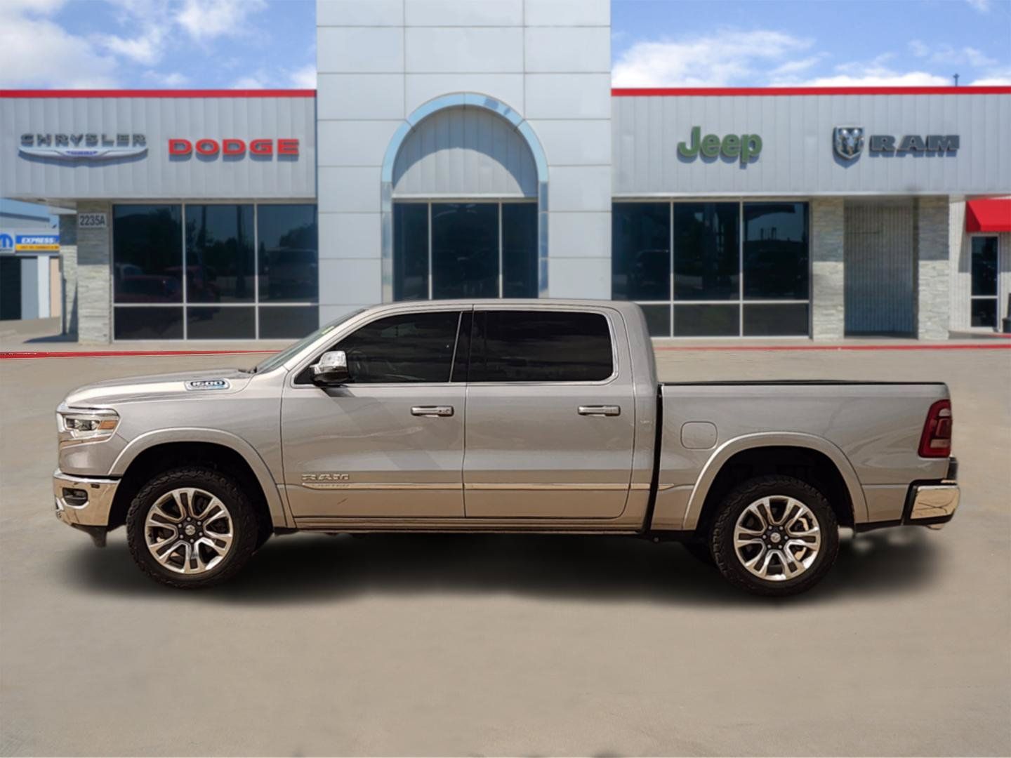 Used 2024 RAM 1500 Limited AWD/4WD image 3