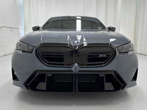 Used 2025 BMW M5 w/ Carbon Package image 5