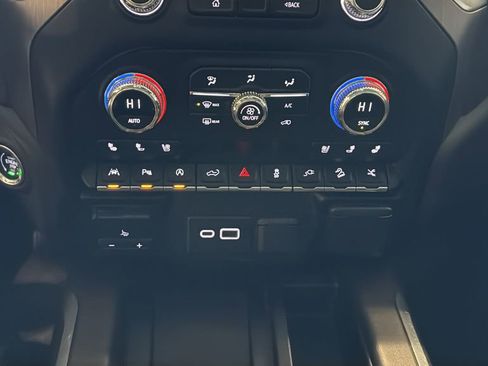 Used 2020 GMC Sierra 1500 Denali w/ Denali Ultimate Package AWD/4WD image 28