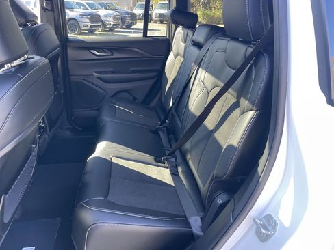 New 2025 Jeep Grand Cherokee Altitude image 22