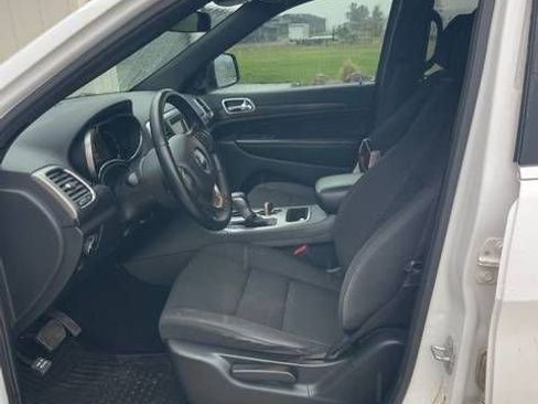 Used 2019 Jeep Grand Cherokee Laredo AWD/4WD image 8