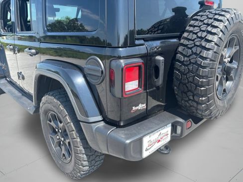 Used 2023 Jeep Wrangler Unlimited Sahara AWD/4WD image 32