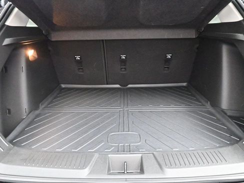 Used 2024 Chevrolet Trax LT w/ Sunroof Package FWD image 9