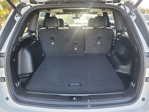 New 2025 Jeep Grand Cherokee Limited w/ Luxury Tech Group II image 15