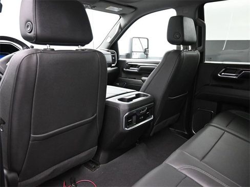 Used 2024 Chevrolet Silverado 2500 LTZ w/ LTZ Convenience Package image 18