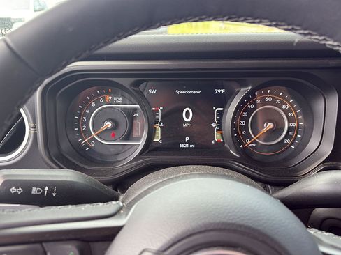 Used 2025 Jeep Gladiator Sport AWD/4WD image 13
