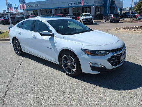Used 2024 Chevrolet Malibu LT image 2