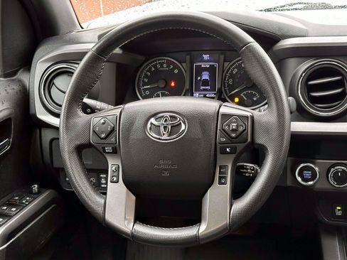 Used 2021 Toyota Tacoma TRD Sport w/ TRD Premium Sport Package AWD/4WD image 17