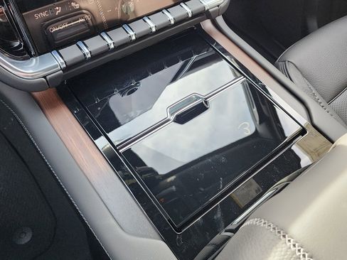 New 2026 GMC Yukon Denali w/ Denali Reserve Package image 34