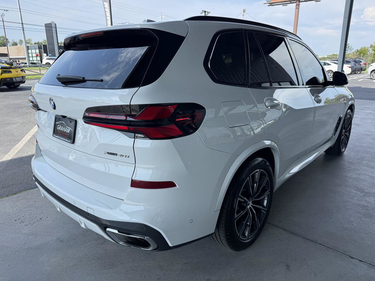 Used 2024 BMW X5 xDrive40i w/ M Sport Package AWD/4WD image 4