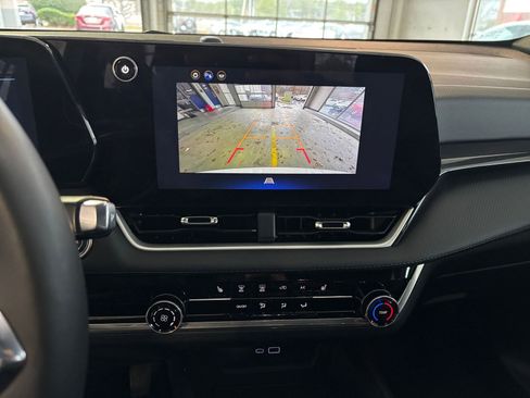 Used 2025 Chevrolet Equinox LT image 17