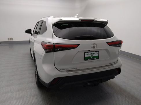 Used 2022 Toyota Highlander XLE w/ Protection Package #3 (TMS) AWD/4WD image 6