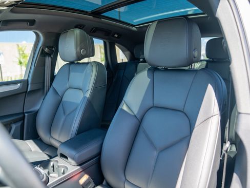 Certified 2026 Porsche Macan AWD/4WD image 5