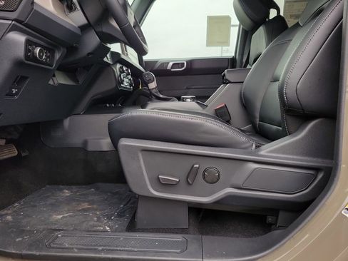 New 2025 Ford Bronco Outer Banks w/ Sasquatch Package image 17