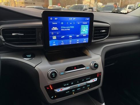 Used 2022 Ford Explorer XLT w/ Equipment Group 202A image 18