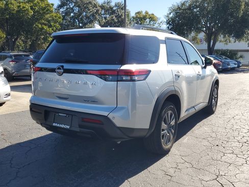 Used 2024 Nissan Pathfinder SV image 7