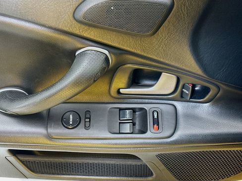 Used 2005 Honda S2000 image 17