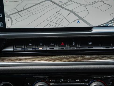 Used 2023 Chevrolet Silverado 1500 LT image 24