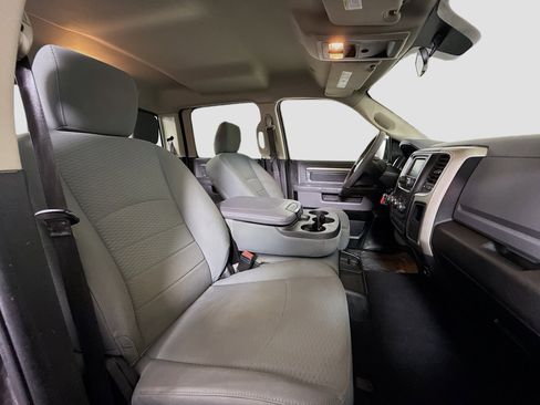 Used 2020 RAM 1500 Classic SLT image 28