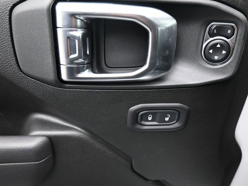 New 2025 Jeep Gladiator Sport image 26