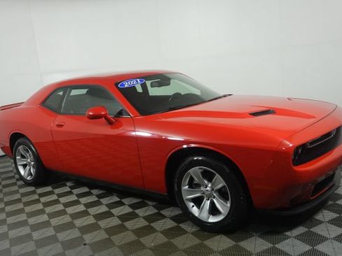 Used 2021 Dodge Challenger SXT w/ Driver Convenience Group RWD image 2