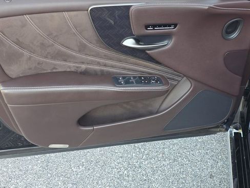 Used 2019 Lexus LS 500 w/ Luxury Package image 34