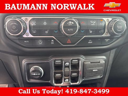 Used 2023 Jeep Gladiator Rubicon w/ Cold Weather Group AWD/4WD image 21
