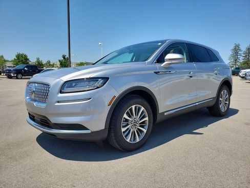 Used 2022 Lincoln Nautilus Reserve AWD/4WD image 2