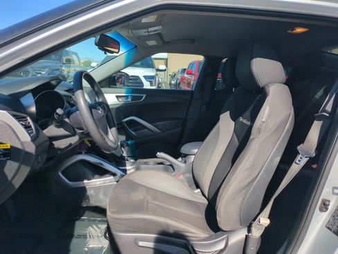 Used 2014 Hyundai Veloster FWD image 16