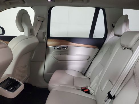 Used 2022 Volvo XC90 T5 Momentum w/ Climate Package FWD image 14