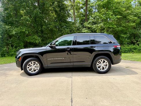 Used 2023 Jeep Grand Cherokee Limited AWD/4WD image 6